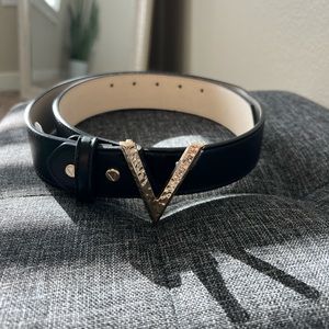 Valentino belt medium sized (100 cm) in mint condition.